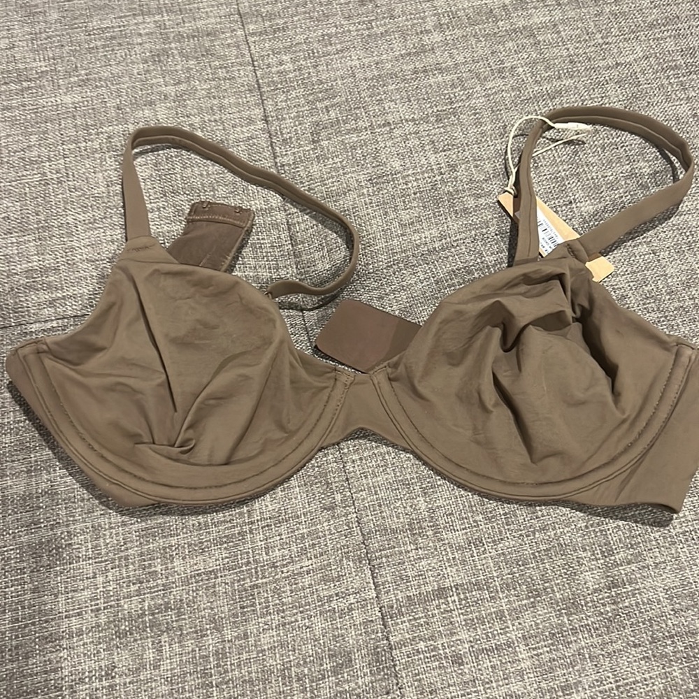 Skims Underwire Bra - Picture 8 of 14